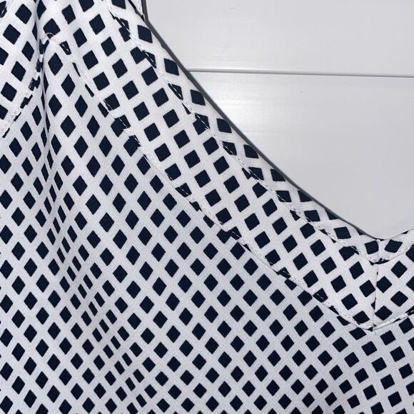 Ann Taylor adjustable strap tank - Picture 2 of 6